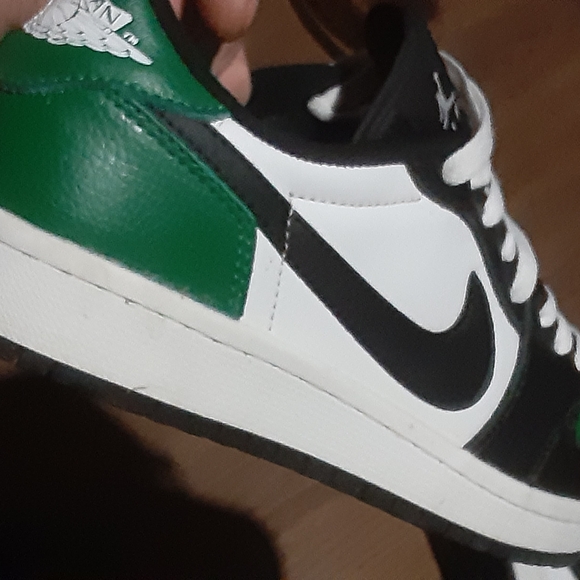 Nike Black, White, and Green Men's Sneakers - Picture 5 of 9